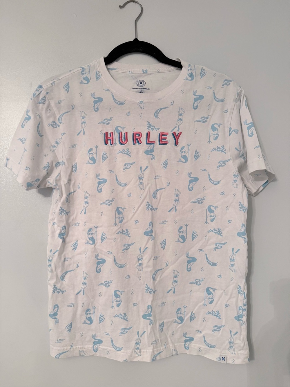 Hurley White Tee with Light Blue mermaid Pattern and pink Logo
